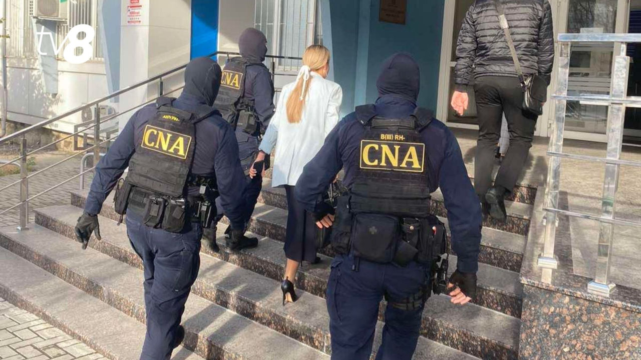 Судью Гарабаджиу поместили под предварительный арест на 30 суток.