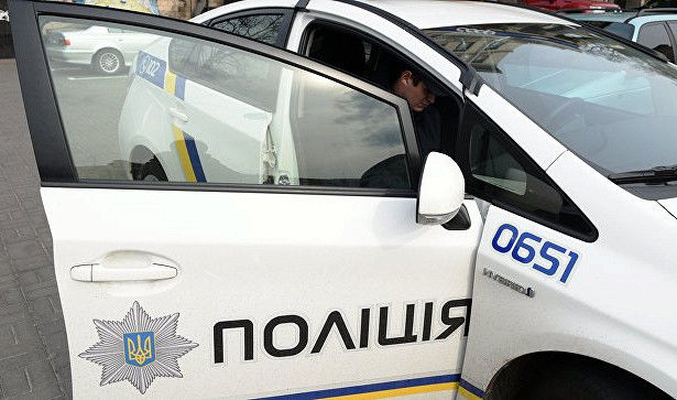 Женщину с грудным ребенком госпитализировали, старшая девочка находится под наблюдением врачей.