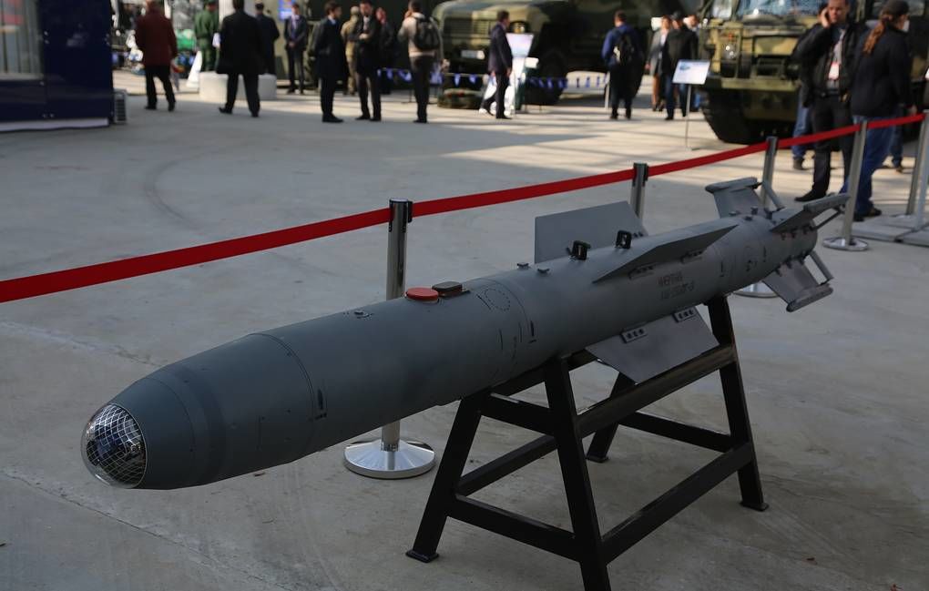 Истребитель Су-57 оснастят «умной бомбой».