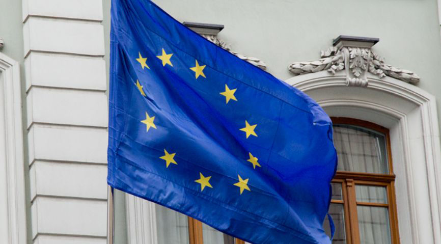ЕС уже заморозил активы российских олигархов на 10 миллиардов евро.