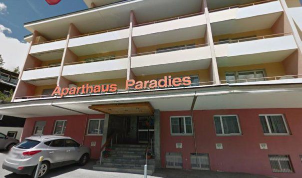 Un hotel elvețian le cere clienților evrei să facă duș înainte să intre în piscină.