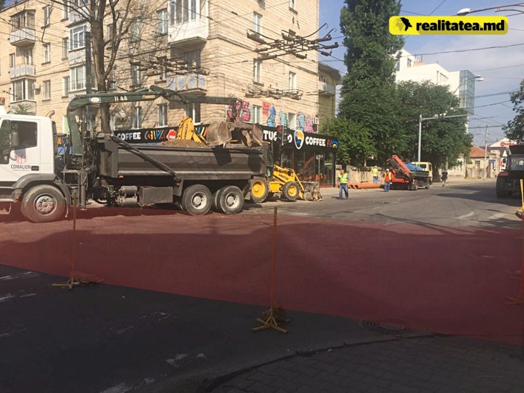 Движение транспорта по участку улицы Букурешть, между улицами А. Пушкина и Г. Бэнулеску-Бодони, будет возобновлено до 11 августа. Фото: realitatea.md.
