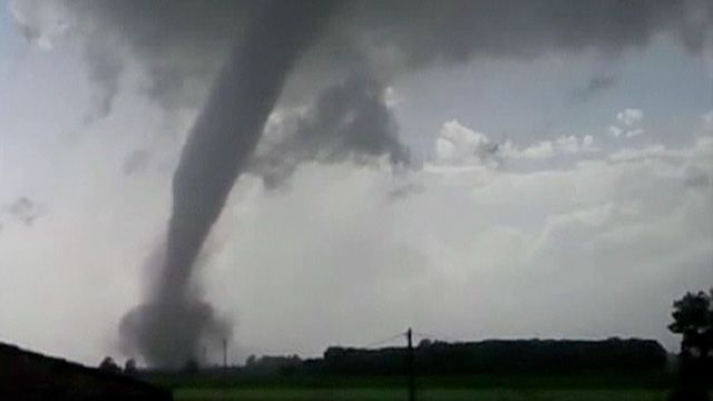 Tornadă în sudul Italiei: Cel puțin 15 oameni au fost răniţi. Foto: Romania TV
