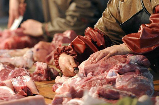 ANSA a confiscat 22 de tone de carne din unităţile comerciale din Chişinău. Foto simbol: Ziarul Argesenilor