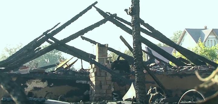 Семья из Дрокиевского района осталась без крыши над головой.