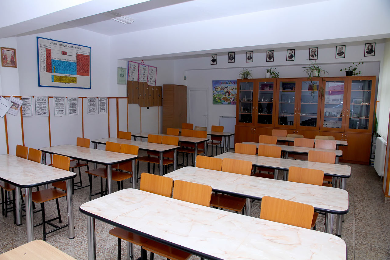 Redeschiderea școlii din Țepilova: Un singur profesor și niciun elev. Foto: scoala12galati.ro