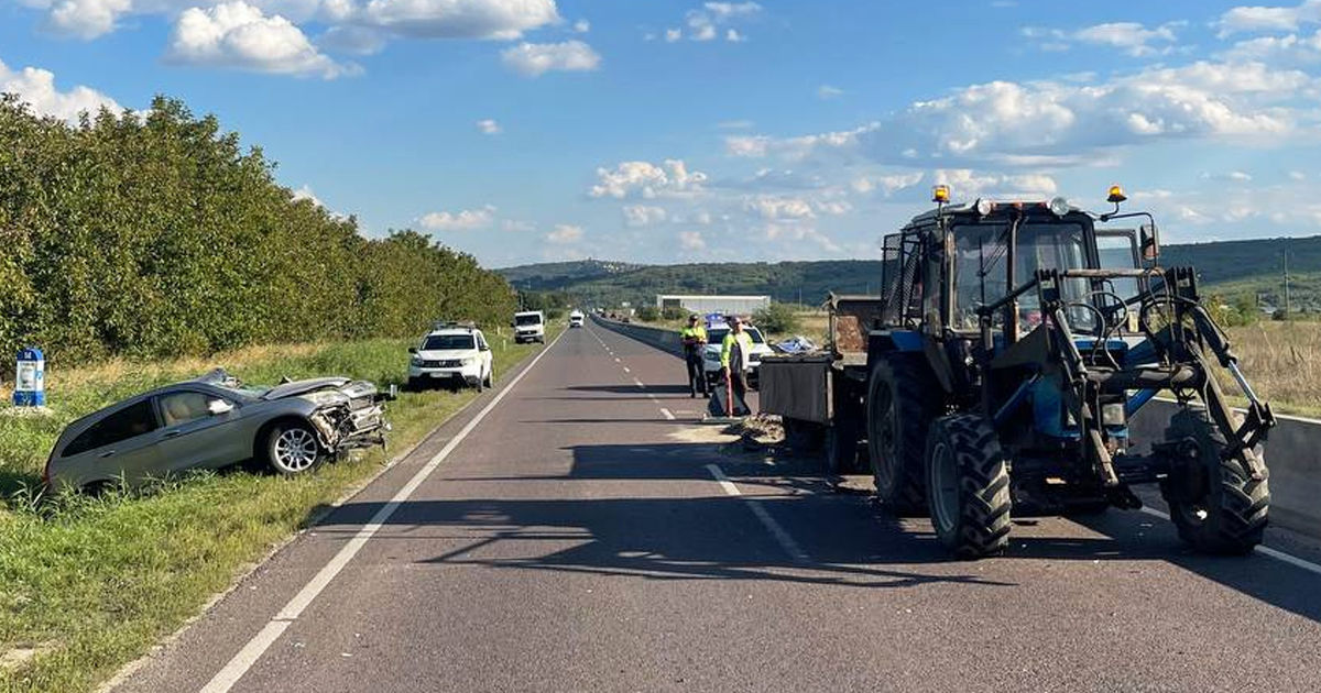 Возле Кожушны Honda столкнулась с прицепом трактора: водитель в больнице.