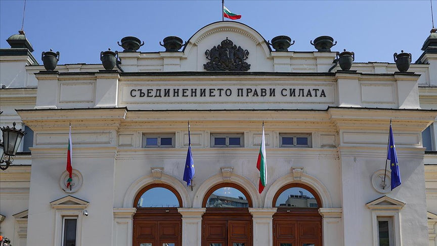 В парламенте Болгарии идут споры из-за вопроса поставок вооружения Украине.