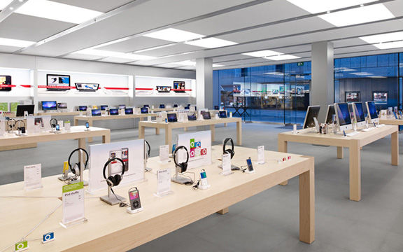 В магазине Apple снова загорелся iPhone.