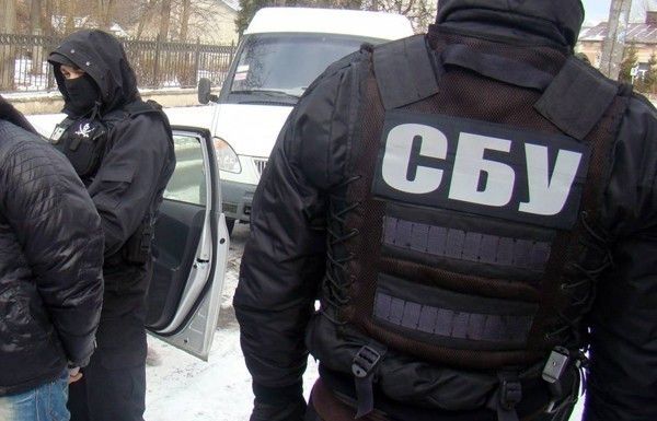 Как сообщает пресс-служба СБУ, представители российских спецслужб завербовали в соцсетях жительницу Хмельницкого для совершения теракта.