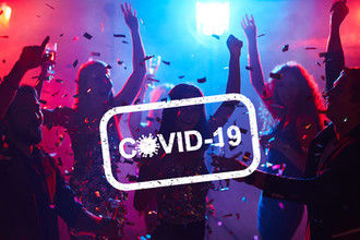 Мужчина специально заразился COVID-19 на вечеринке и умер.