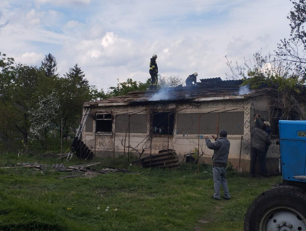 В Единецком районе в результате пожара полностью сгорел жилой дом