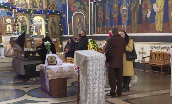 Нанануне гроб с телом артиста установили в столичной церкви Святой Теодоры из Сихлы. 