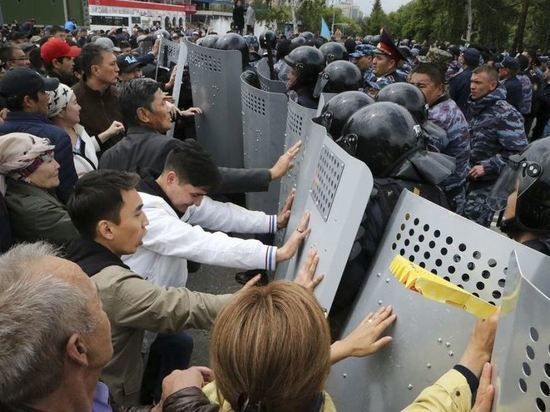 Протесты в Казахстане впервые прокомментировали в семье Назарбаева.