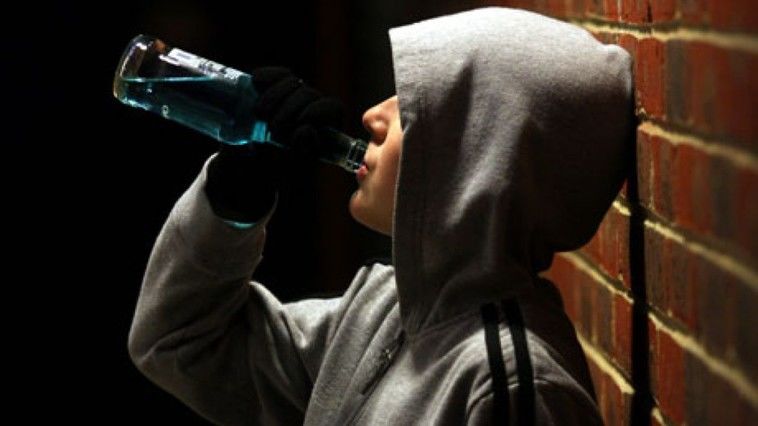 Parlamentul a spus nu amenzilor pentru comercializarea alcoolului, în cazul tinerilor de până la 21 de ani. Foto: bbc.co.uk