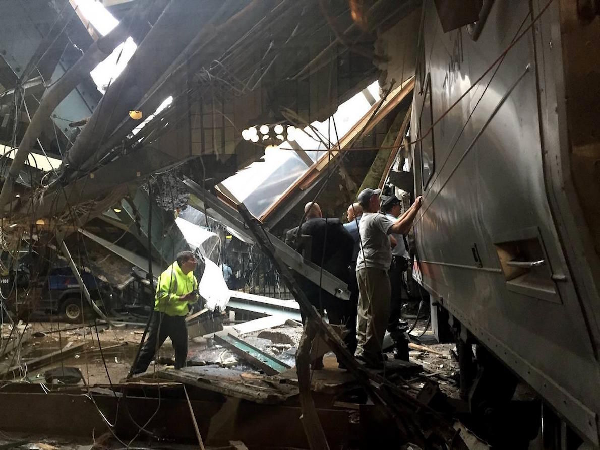 Accident feroviar în New Jersey, cel puțin 100 de răniți.