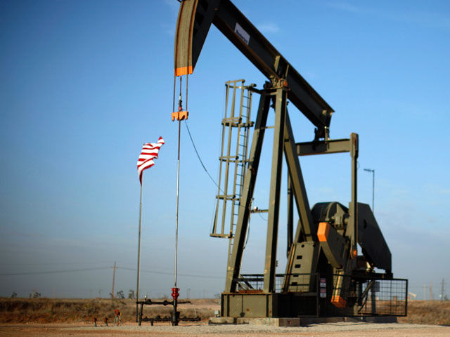 При добыче сланцевой нефти под землю закачивается огромная масса воды.