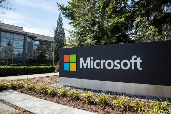 Microsoft представила свитер по мотивам легендарной игры "Сапер".