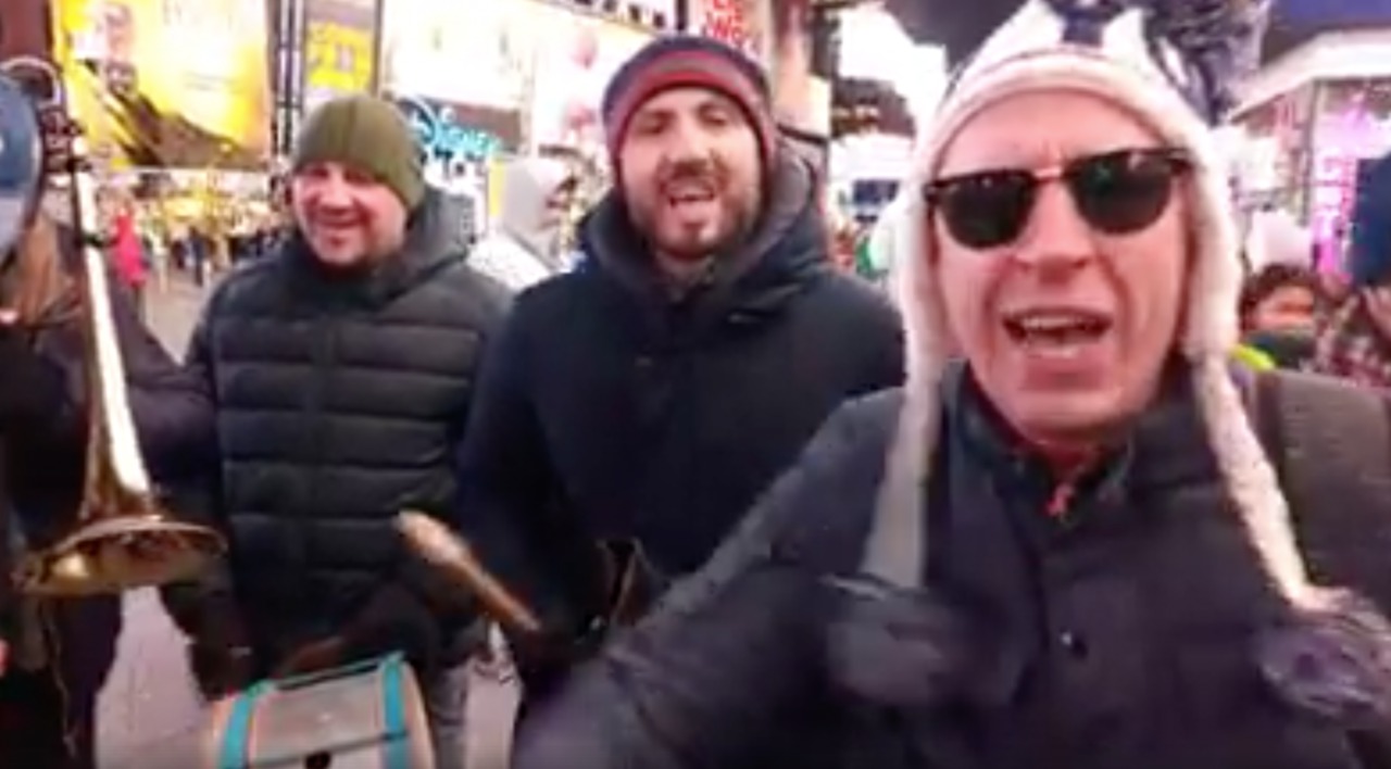 Zdob și Zdub i-au urat pe moldoveni, de la New York