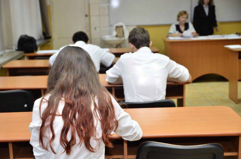 У выпускников лицеев начинается сессия.