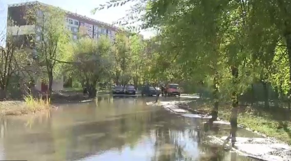 В Apă-Canal признают - трубы на этом участке давно пора менять. Но денег на это нет. 