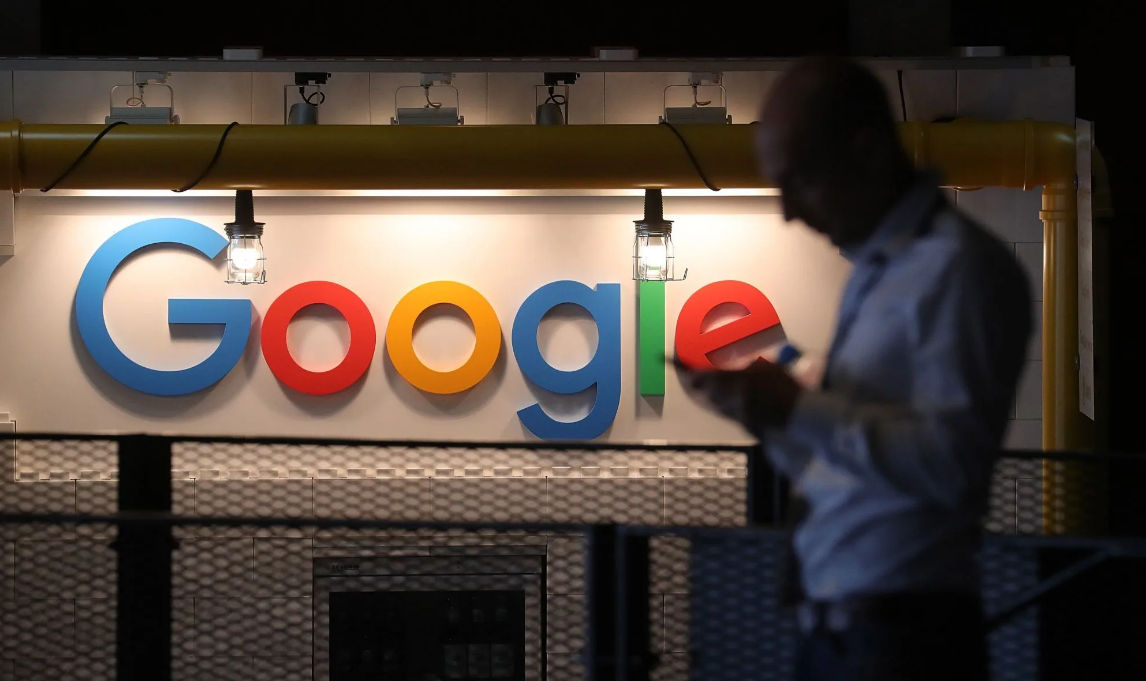 Компания Google будет следить за пользователями, но зато не скажет полиции где они.