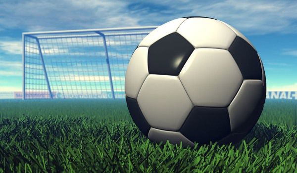 Joacă la naţionala de fotbal şi îşi doreşte să devină arbitru. Foto: descopera.ro