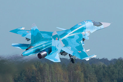 Двухместный Су-34 способен развивать скорость до 1,9 тысячи километров в час, а его боевой радиус составляет около 1,1 тысячи километров. Фото: «Сухой»