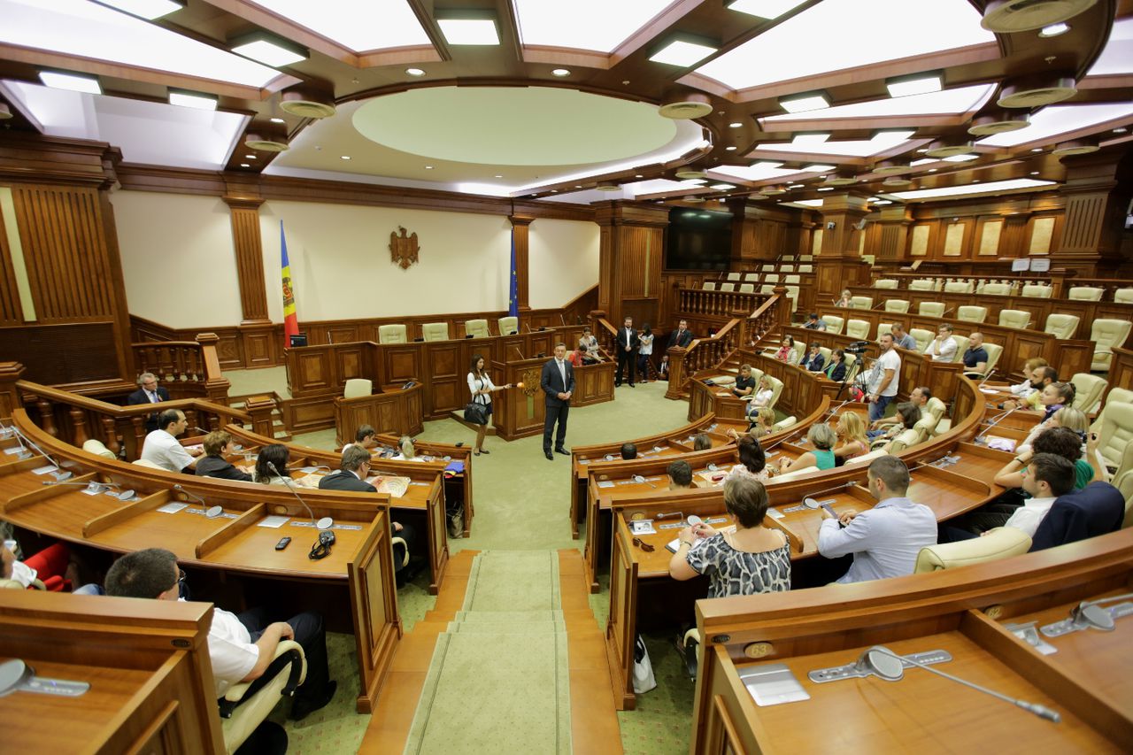 Democrații au reuști să adune numărul necesar de voturi pentru învestirea Guvernului. Foto: politics.md