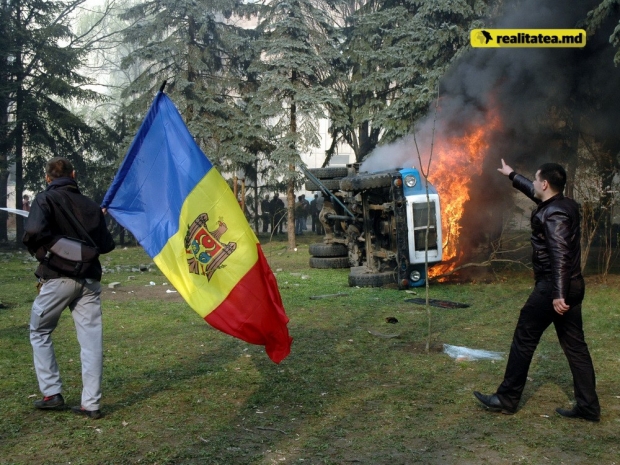 Aceştia ar fi învăţat să lupte corp la corp, să tragă din pistol și automat, dar chiar și arme pentru lunetiști.
