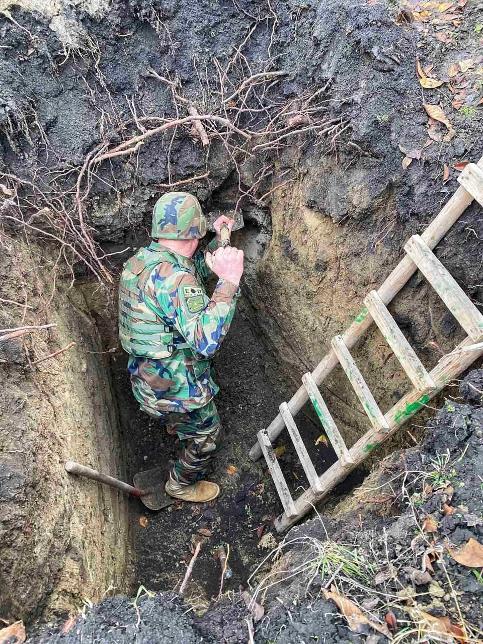 Во время выполнения сельхозработ: в Бельцах и Флорештах обнаружили снаряды времен ВМВ.