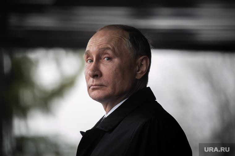 Владимир Путин объявил, что планирует вакцинироваться 23 марта. 
