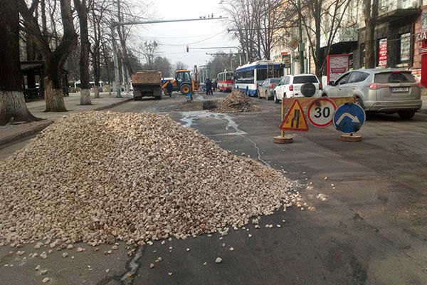 Водопровод в центре столицы отремонтирован, движение транспорта возобновилось.