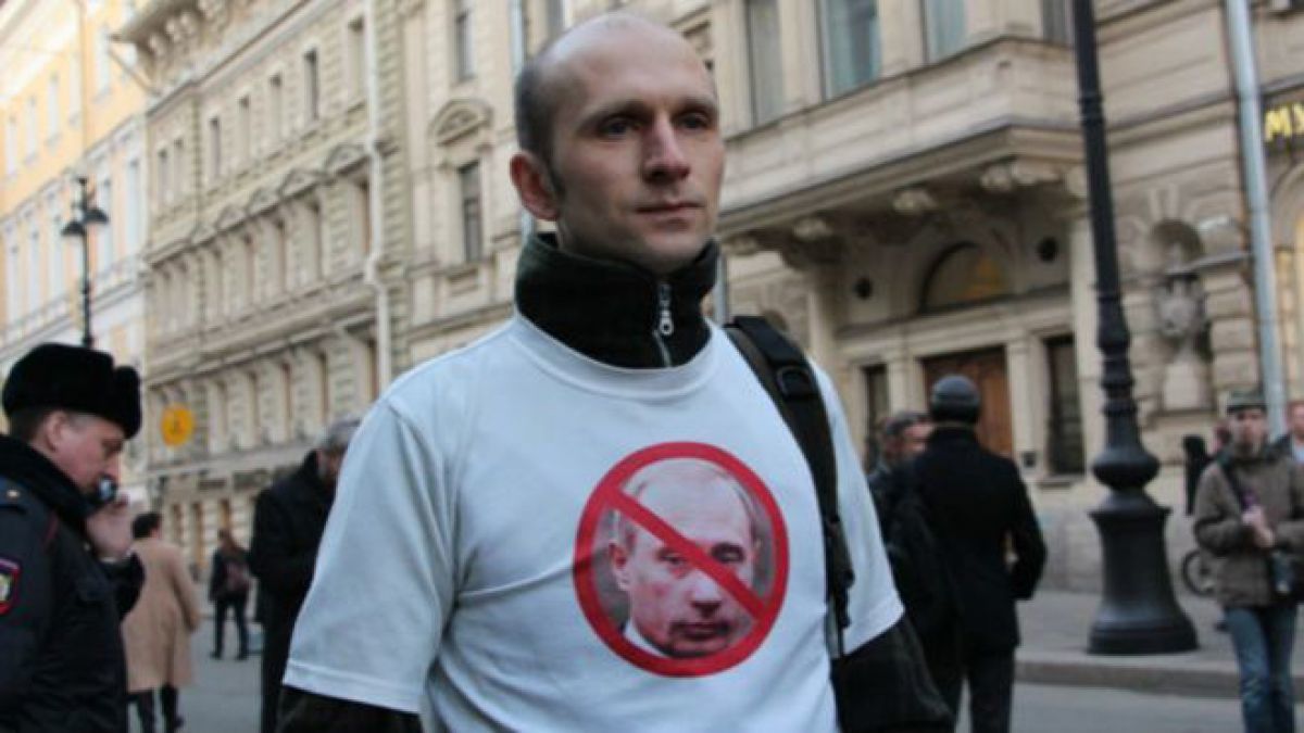 Un grup de persoane a cerut demisia lui Putin. Foto: bbc.co.uk