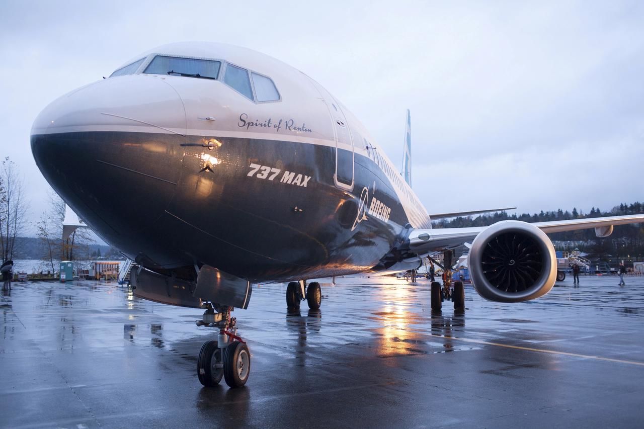 Компания Boeing за год до крушения самолета 737 MAX в Индонезии знала о проблеме с датчиками 737 MAX.