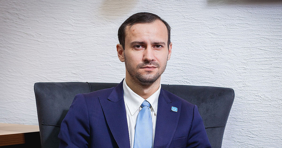 Plîngău vrea reguli mai stricte pentru deputați: Fără Tetris și TikTok în Parlament.