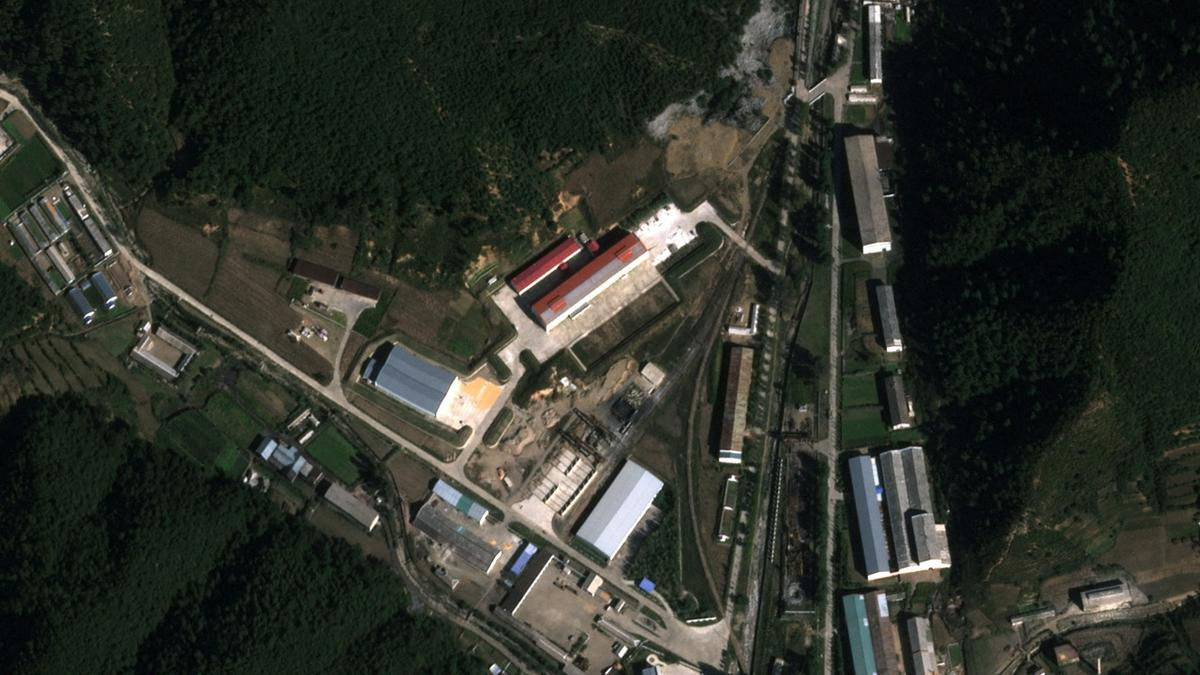 Coreea de Nord își extinde uzina de producție a rachetelor utilizate de Rusia.