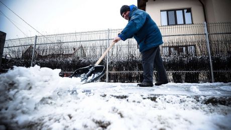 Zăpadă depăşeşte 10 centimetri.