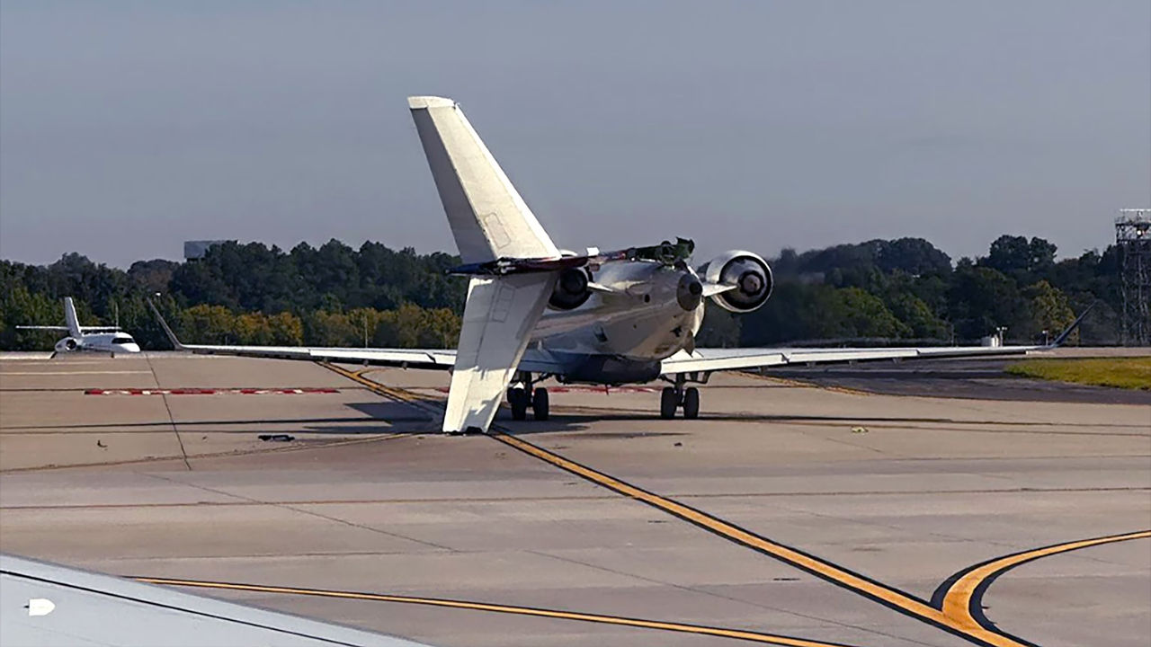 Două avioane s-au ciocnit pe Aeroportul din Atlanta.