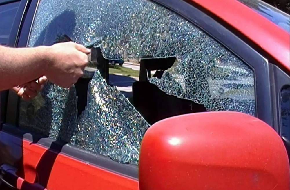 Hoții nu au somn noaptea. Un șofer din Capitală a fost pus pe jar. Foto simbol: cugetliber.ro