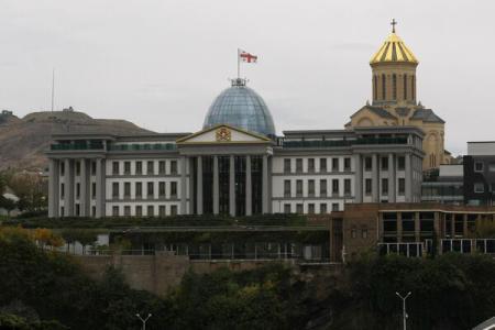 El a ținut să precizeze că ''decizia Ucrainei este regretabilă, dar ea nu are nicio influență asupra deciziei Georgiei''.