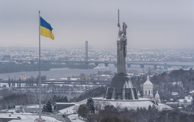 При атаке на Киев пострадал музей под монументом "Родина-мать".