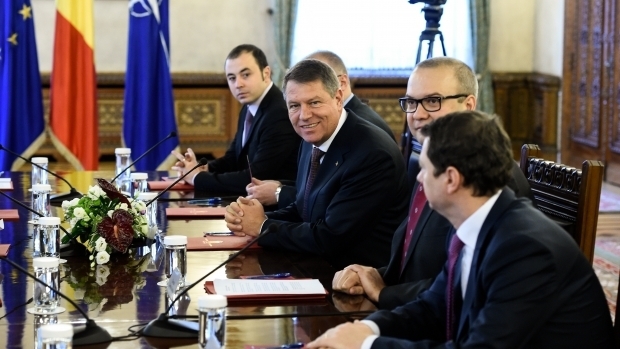 Suntem membri NATO, dar lucrul acesta nu înseamnă ca trebuie să stăm şi să aşteptăm ca alţii să ne asigure securitatea, plătind din bugetele ţărilor proprii pentru noi.