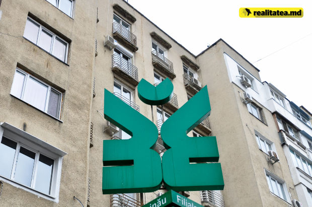 Nouă angajate ale unei filiale ale Băncii de Economii au ajuns pe banca de judecată, fiindu-le incriminate 94 de capete de acuzare.