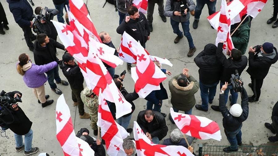 Партия Саакашвили прекратила семимесячный бойкот.