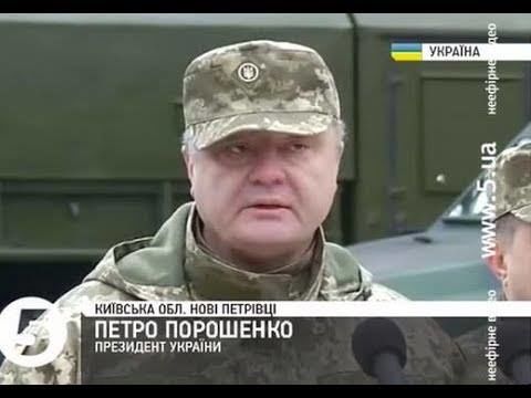 Президент Украины Петр Порошенко на фото с военного мероприятия в Новых Петровцах 2015 года выглядел пьяным.