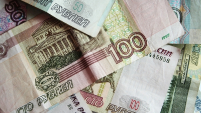 Economia Rusiei se află în descreștere continuă. Pentru anul 2015, Banca Mondială a prognozat că PIB-ul Rusiei se va micșora de patru ori față de estimările anterioare.