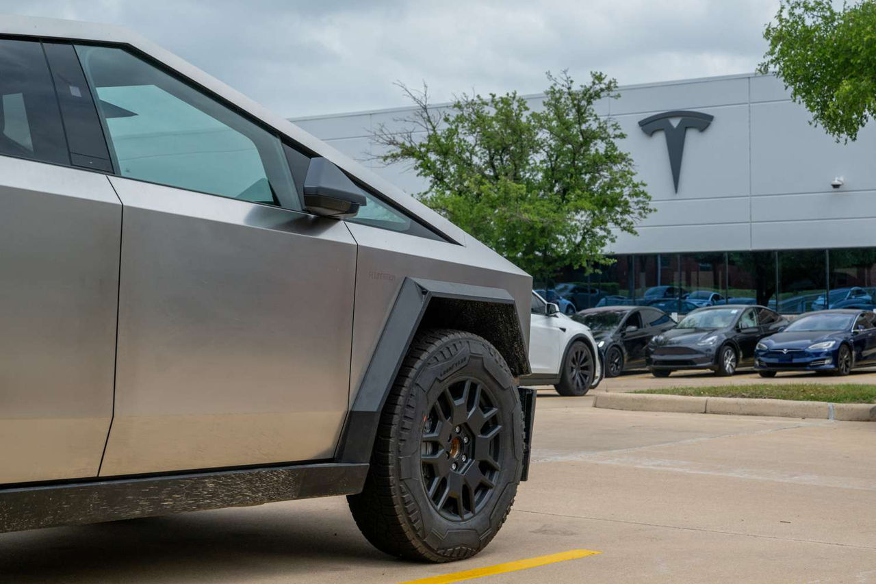 Tesla recheamă peste 46.000 de vehicule Cybertruck.
