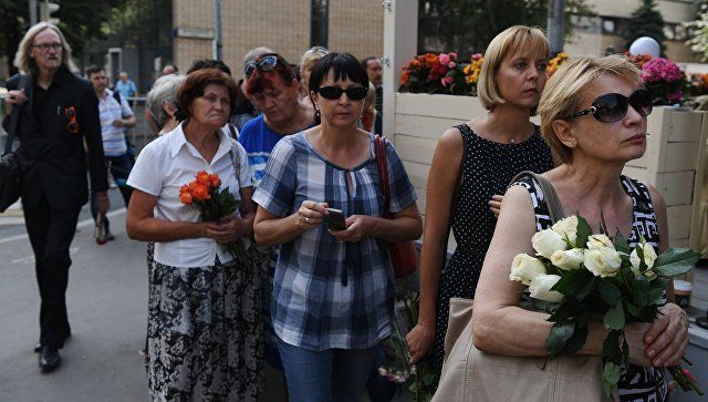 Десятки людей пришли проститься с актрисой Верой Глаголевой.