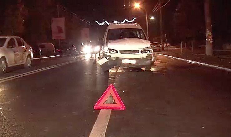 Авария произошла около 23.00 на улице Киевской.